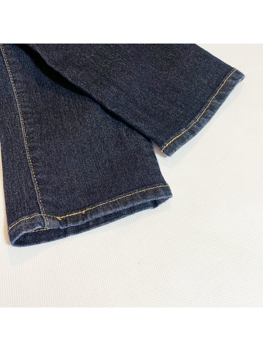 Signature by Levi Strauss Gold Label Totally Shaping Skinny Jeans Dark Wash - Picture 3 of 7